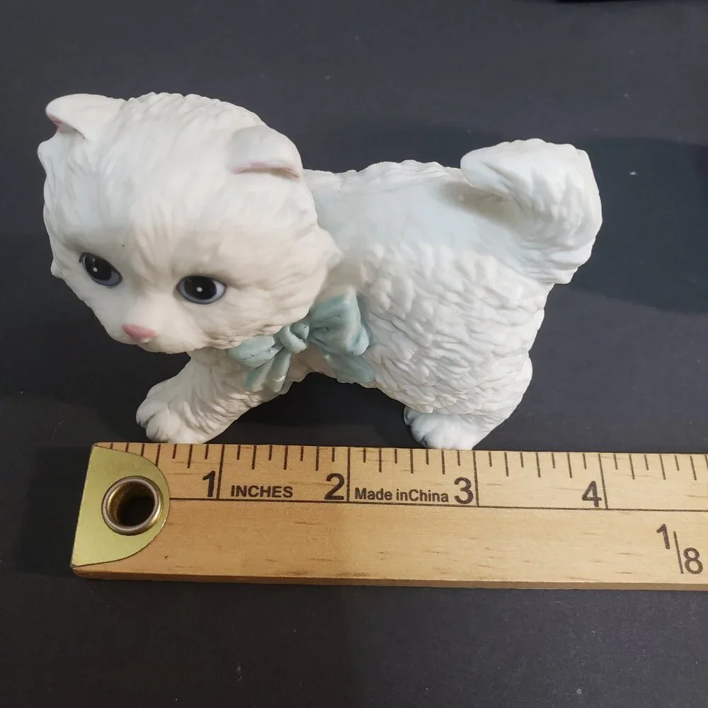 Vintage 80s Homco Set of 2 White Porcelain Kitten Cat Figurines Pink Blue Bow